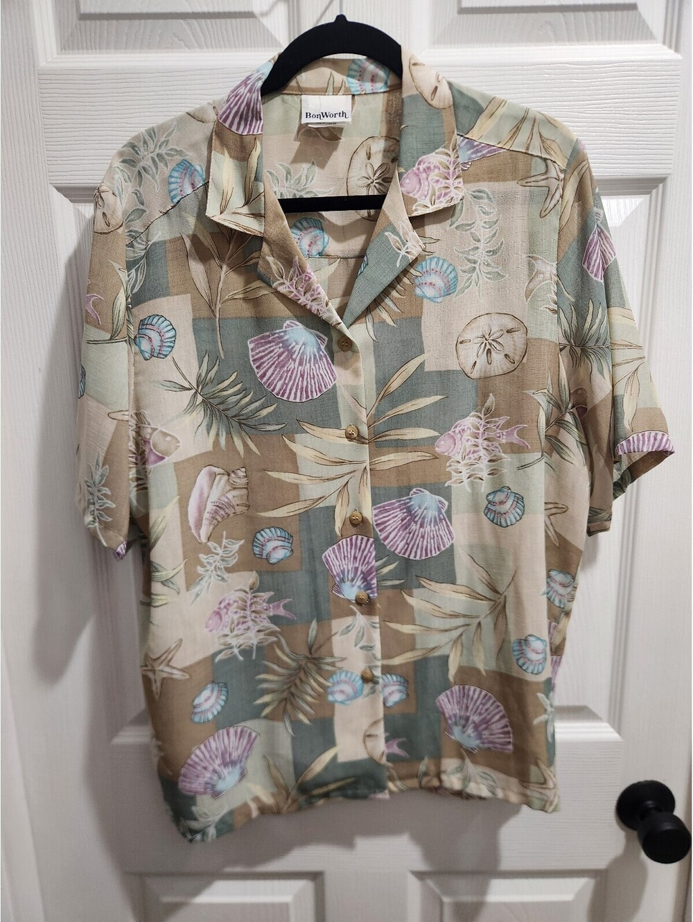 BonWorth Large Beige Tropical Seashell Print Button-Up Shirt